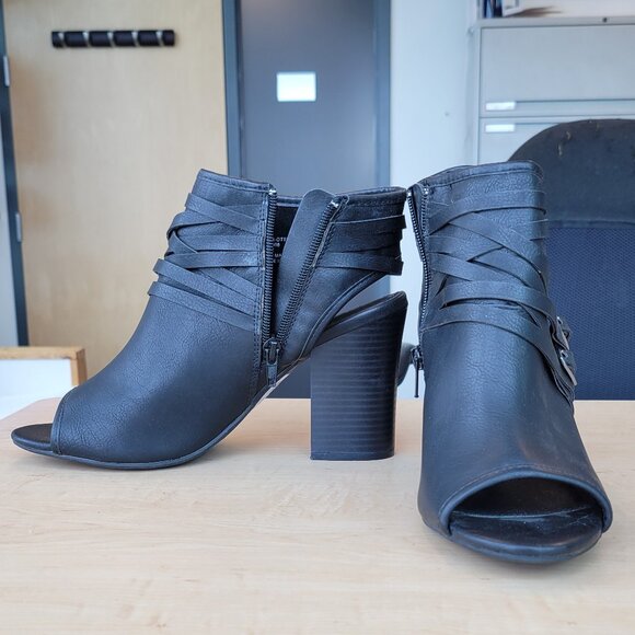 Sugar Women's SGR-otto Ankle Bootie - Picture 1 of 7
